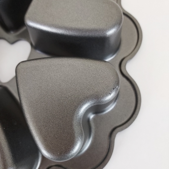 Nordic Ware Heart Shaped Valentine Cake Biscuit Corn bread Dark gray Pan - Picture 6 of 15